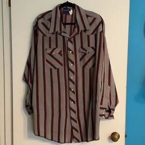 Wrangler Red and Gray Dress Shirt for Elegant Occasions